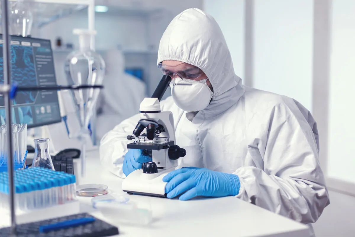 Jakie studia wybrać, aby uniknąć trudności w pracy w laboratorium?