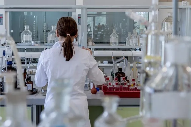Jak wygląda praca w laboratorium medycznym - obowiązki i wyzwania