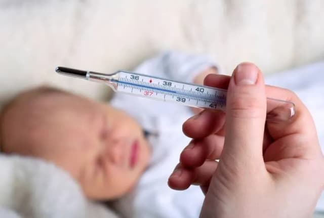 Przeziębienie u niemowlaka: kiedy konieczna wizyta u lekarza?