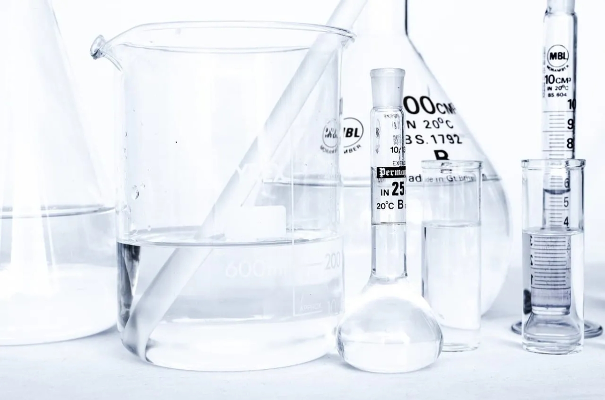Do czego służy krystalizator w laboratorium - kluczowe funkcje i zastosowania
