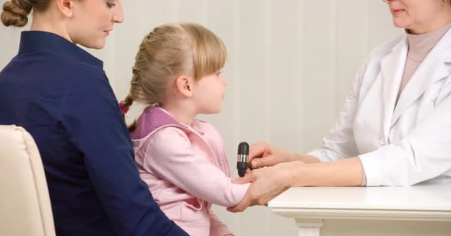 Neurolog co bada? Odkryj, co ocenia podczas wizyty i badań Neurolog co bada? Odkryj, co ocenia podczas wizyty i badań