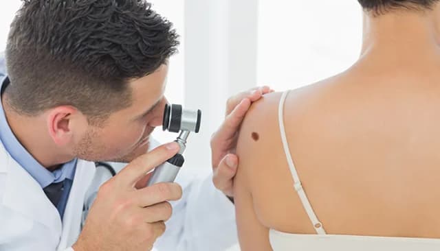Lekarz czy doktor: poznaj kluczowe różnice i ich znaczenie Lekarz czy doktor: poznaj kluczowe różnice i ich znaczenie